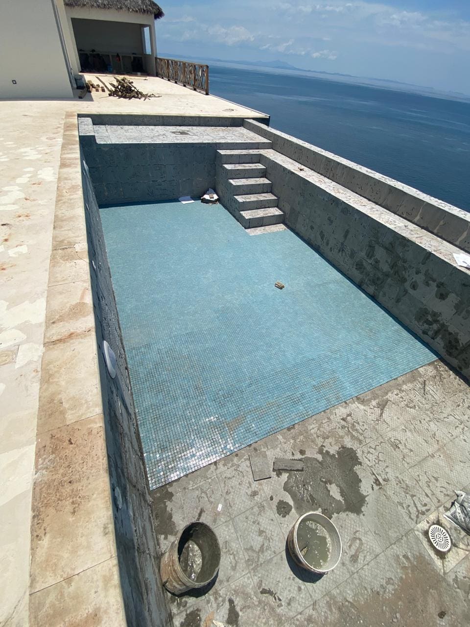 Infinity pool ocean view Voorontwerp door buro ratio architectuur & projectontwikkeling Project gelegen in Nosy Be, Madagaskar, Afrika